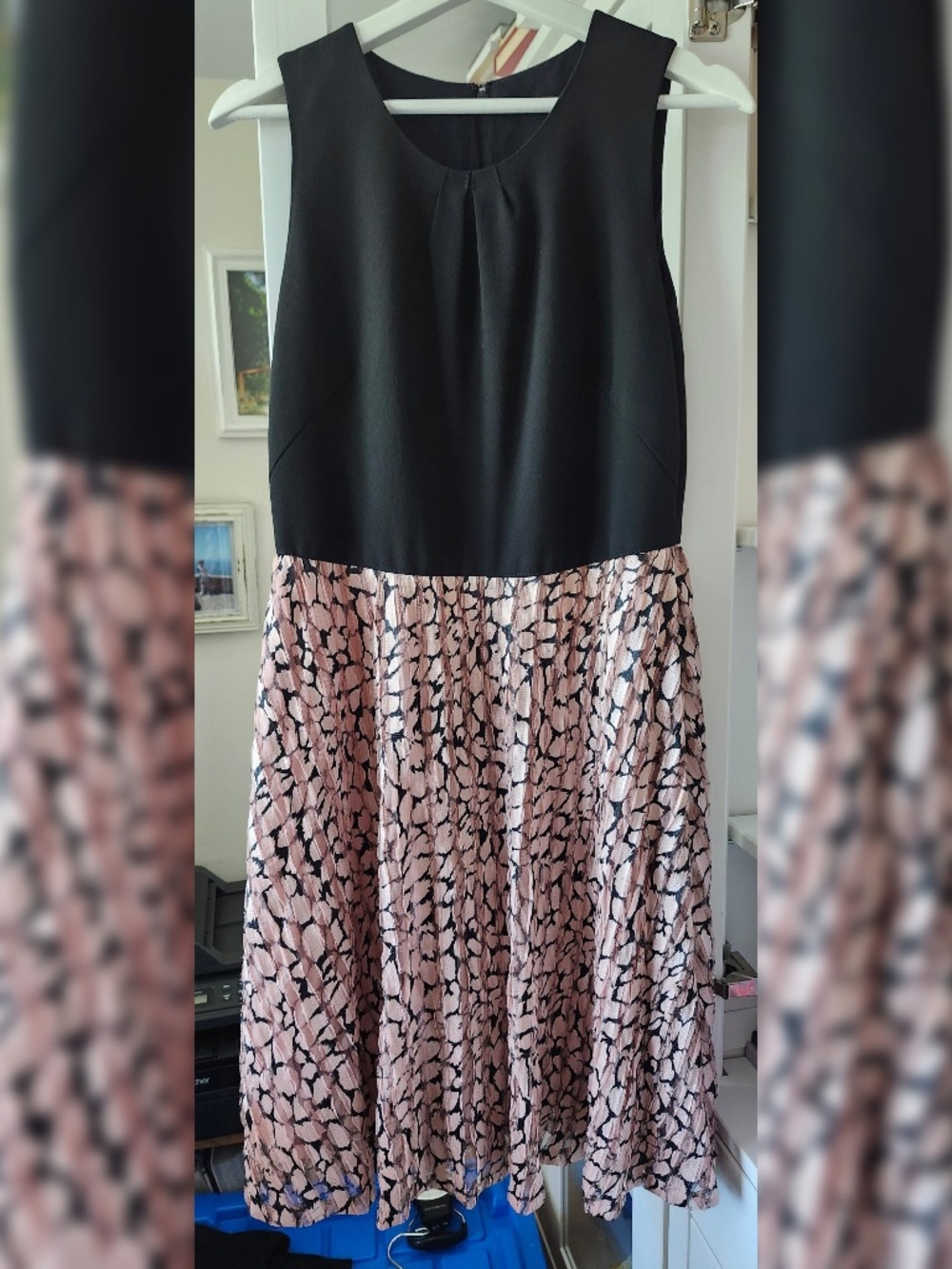 Women's sleeveless dress with lining